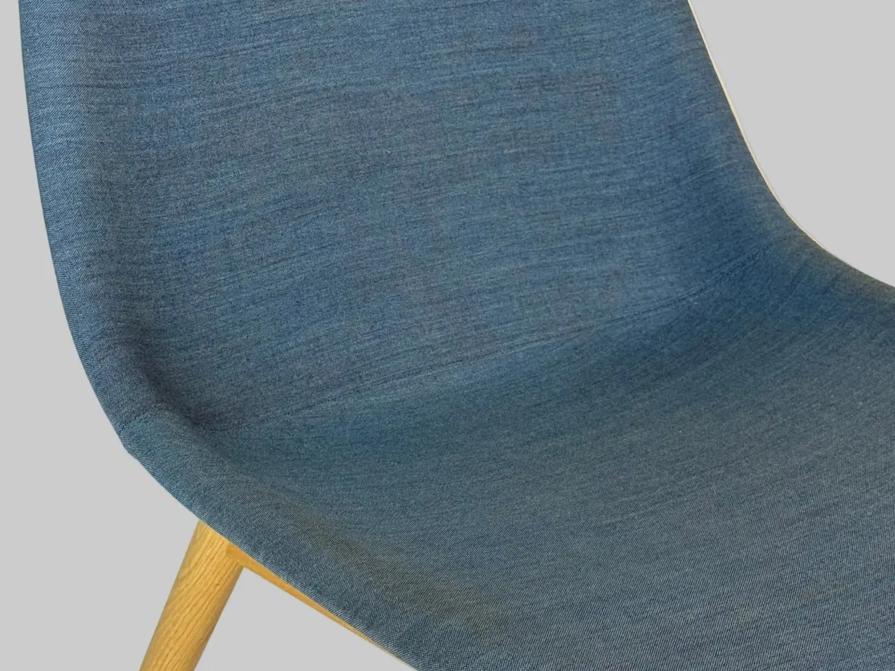 Billede 7 - Muuto Fiber Loungestol – Blå med Træ Stel