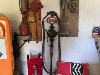 Gammel petroleum pumper