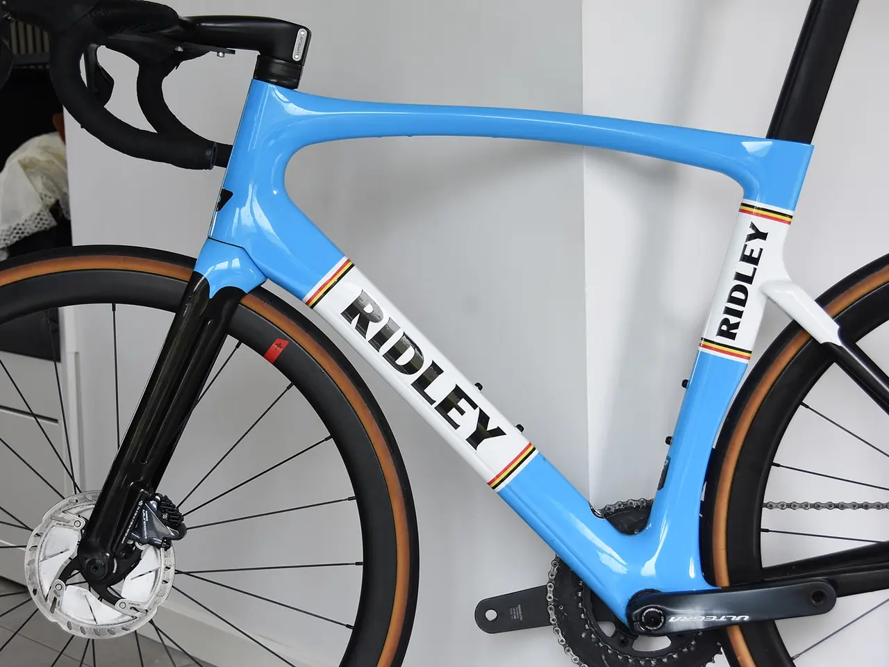 Billede 2 - carbon racercykel med elektronisk gear