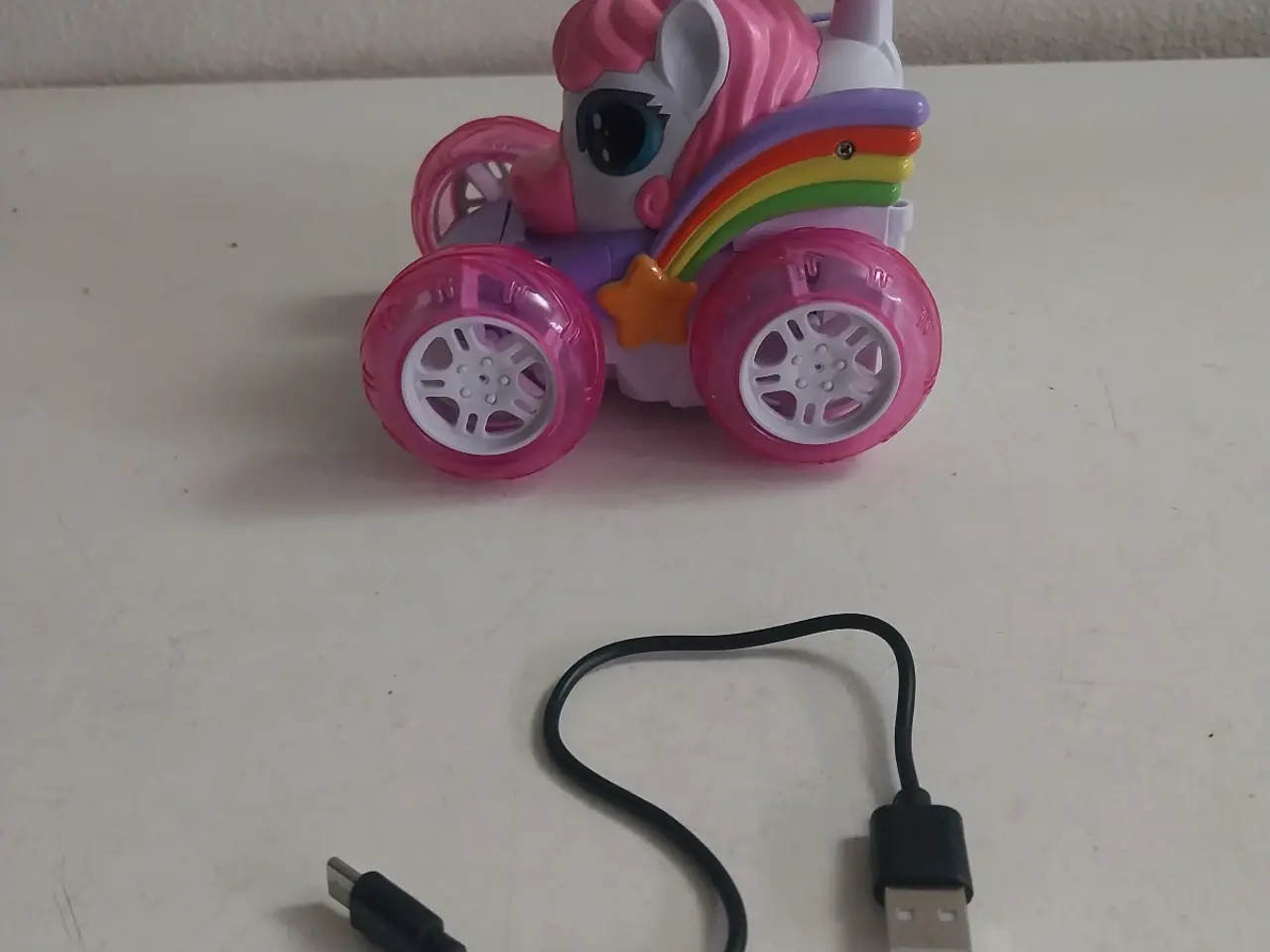 Billede 2 - Pink bil med enhjørning