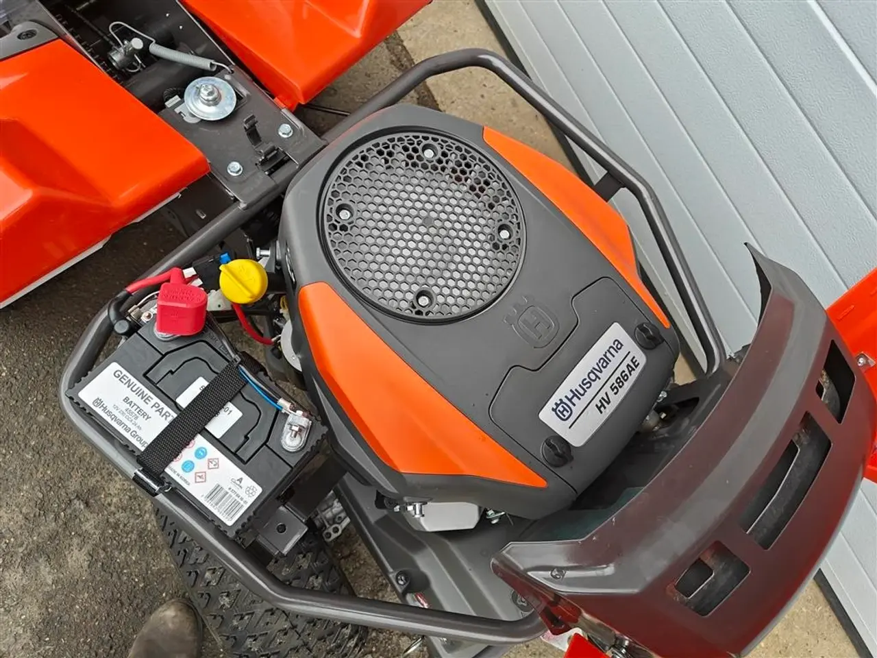 Billede 3 - Husqvarna R 214T - 103cm klippebord OBS: inkl. 103cm klippebord