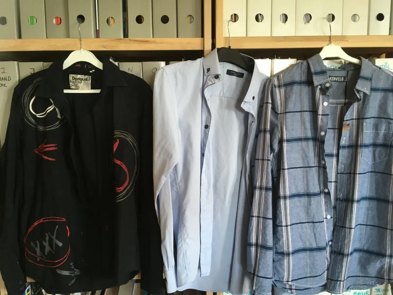 Billede 1 - 3 stk herreskjorter str S, 100 kr