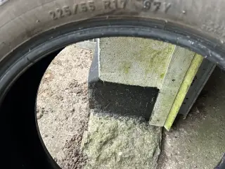 Næsten helt nye 17 tommer sommerdæk pirelly