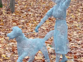 En original havepynt, en trådskulptur