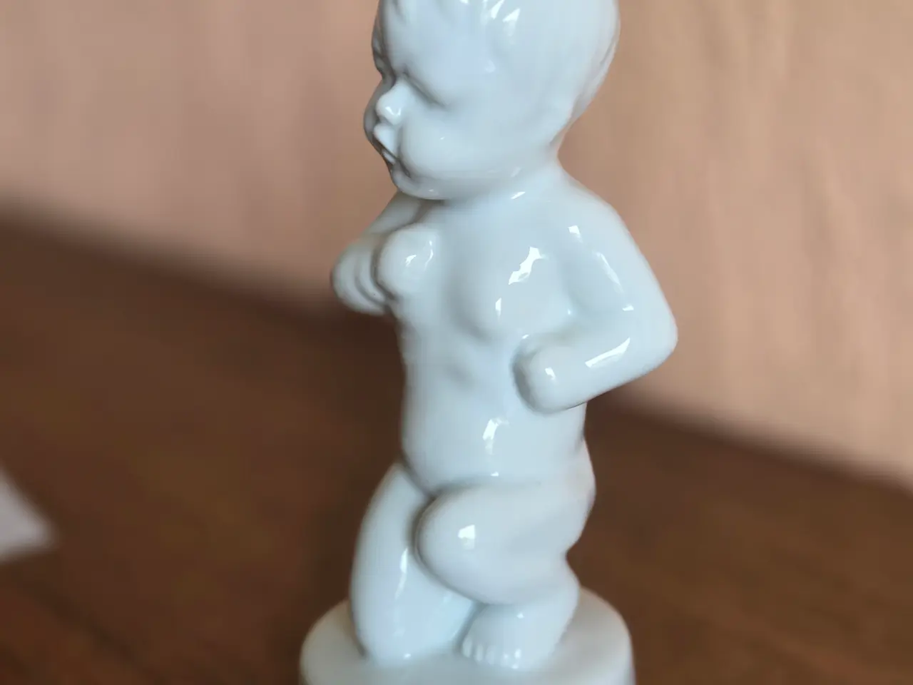 Billede 2 - Hvid porcelænsfigur – børnefigur, 13cm