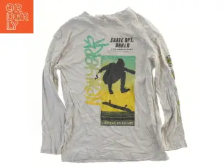 Langærmet t-shirt med skatermotiv fra H&M (str. 146)