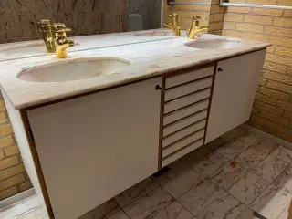 Uno Form klassiske bsdeværelsesmøbler med marmor