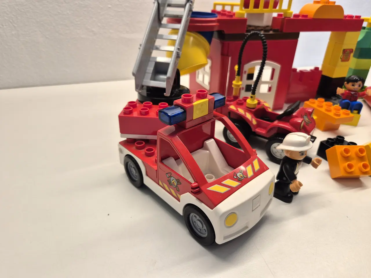 Billede 2 - Duplo Brandstation, Stigevogn, Brandbil 