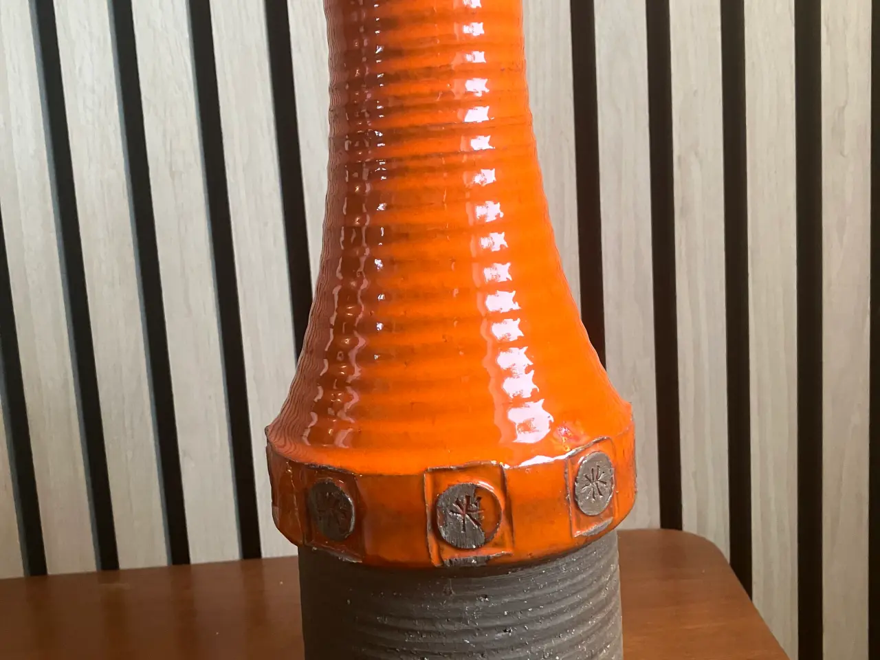 Billede 2 - Orange og brun stentøjsvase