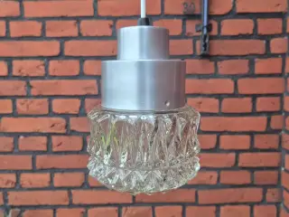 Sød retrolampe i alu og glas 