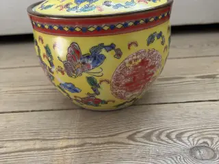 Kinesisk gul krukke med låg