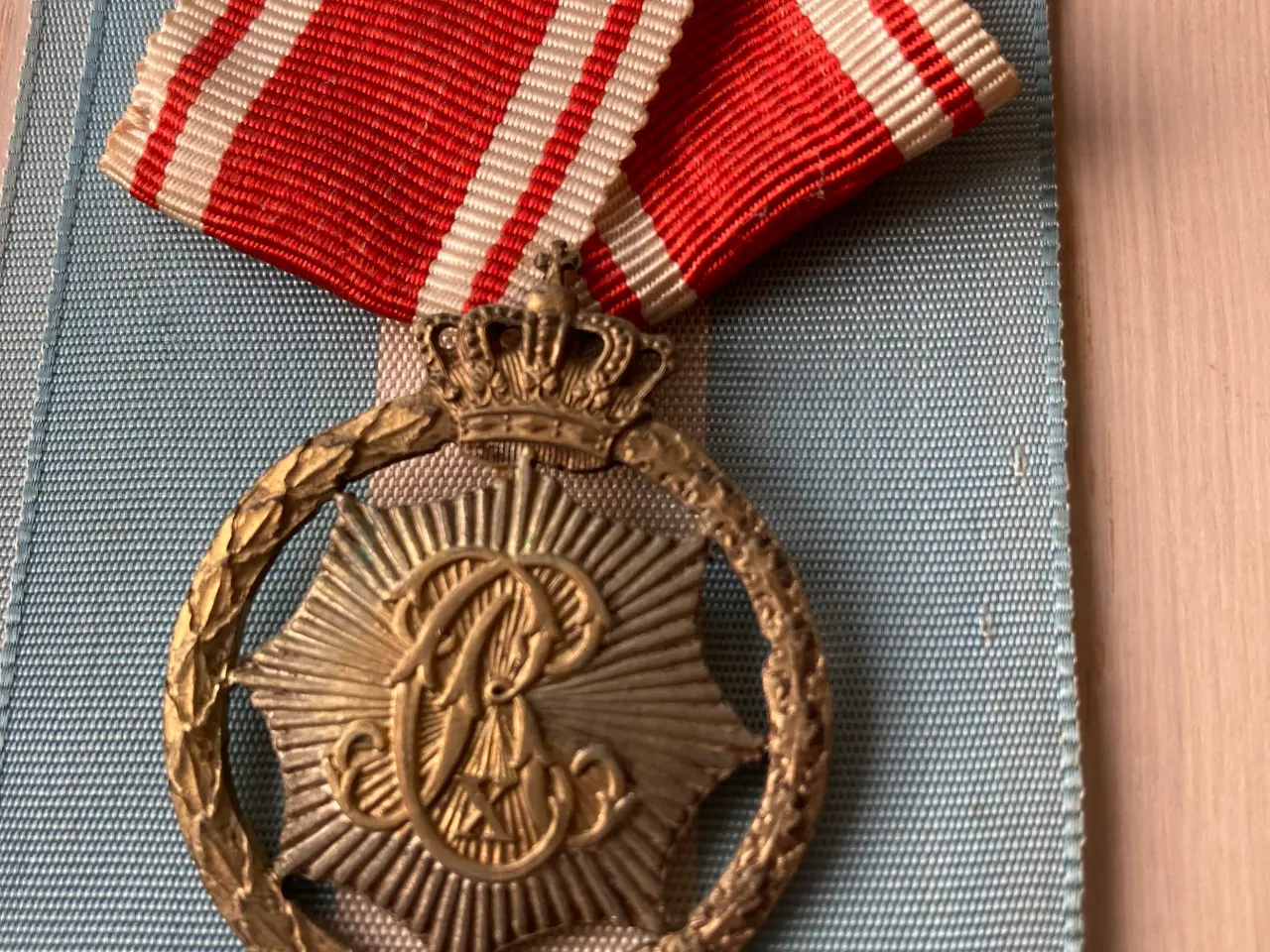 Billede 6 - Højhat//Bowlerhat fra 1923 og emblemer