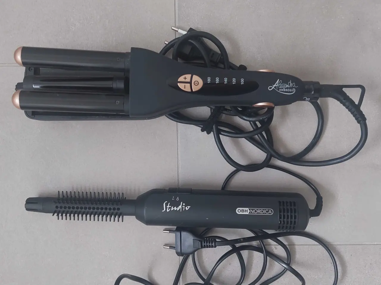 Billede 4 - Hårstyler × 2 (50 kr)