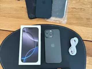 iPhone 16 Pro Max – Som ny, ingen ridser.