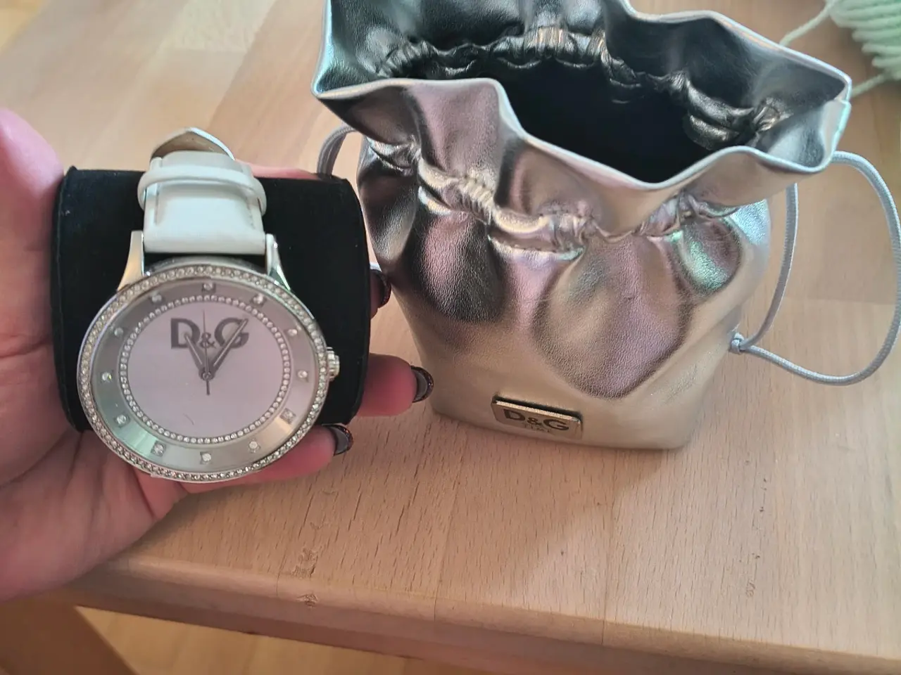 Billede 3 - Ældre D&G ur sælges.