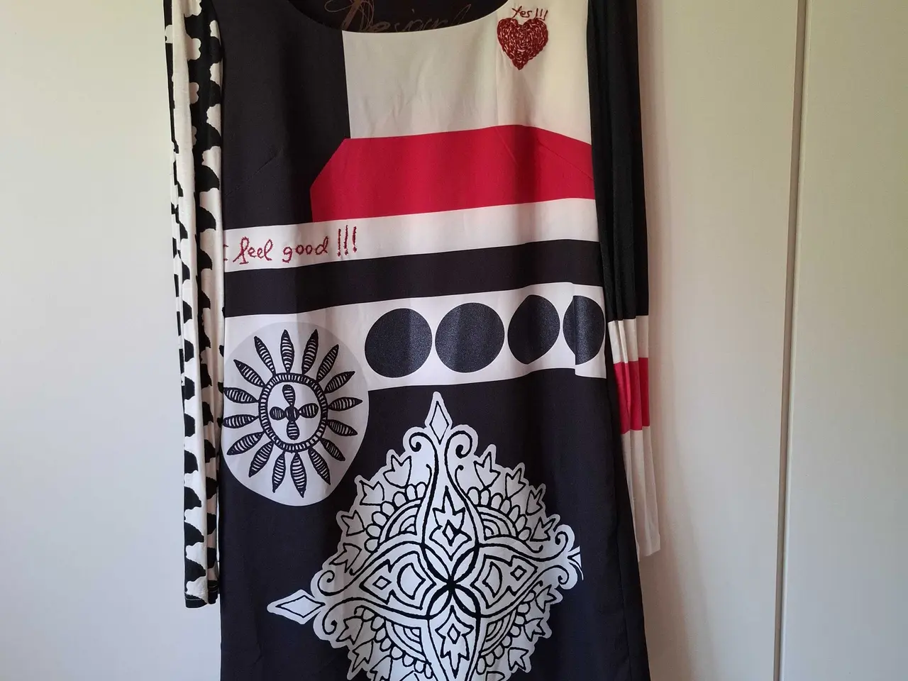 Billede 1 - Desiguel kjole med print