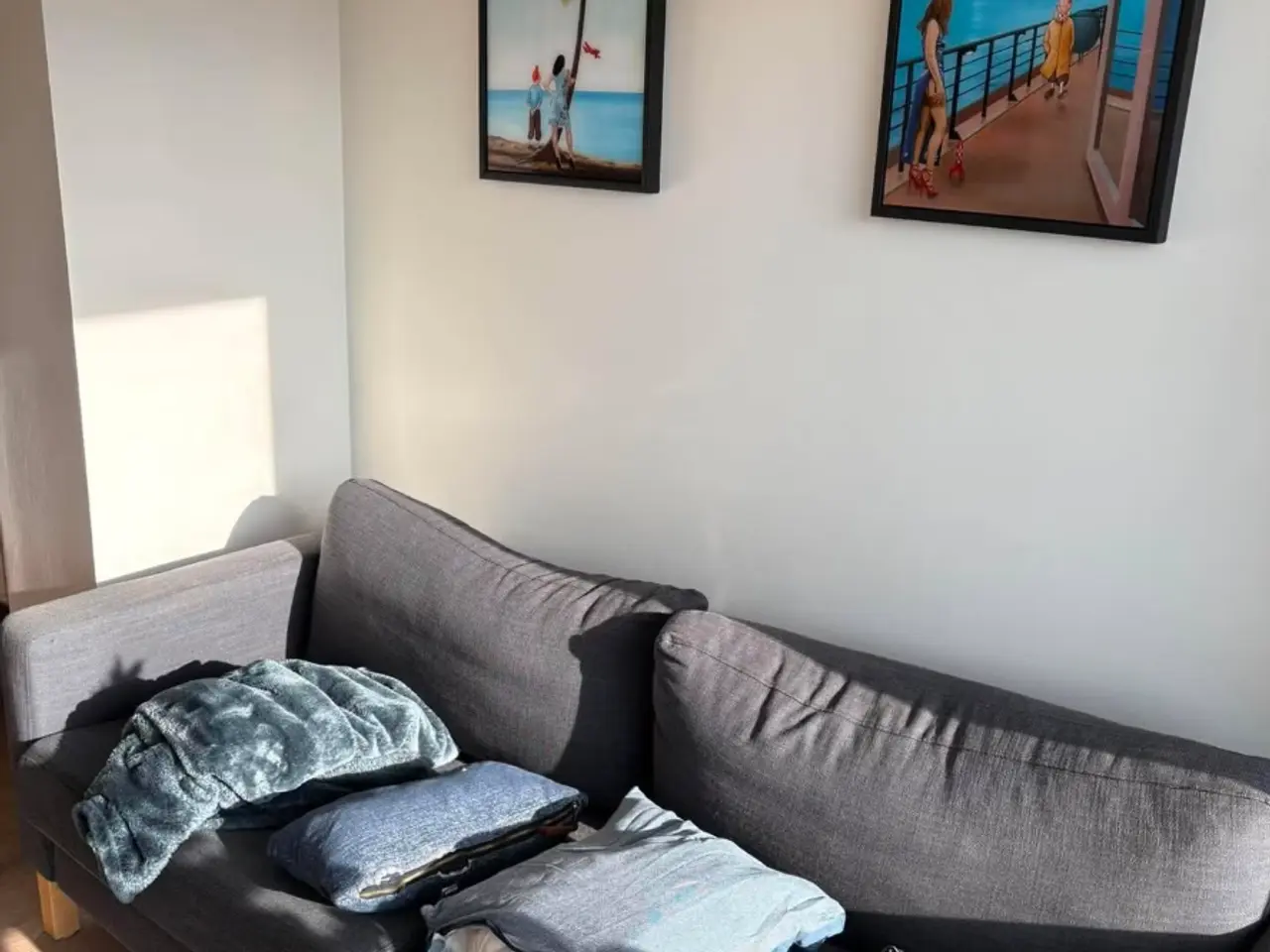 Billede 4 - FLYTTER Spisebord med 5 stole, Sofa + bord og Seng
