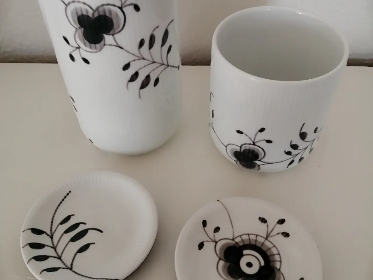Billede 2 - Royal Copenhagen mega sort krukker