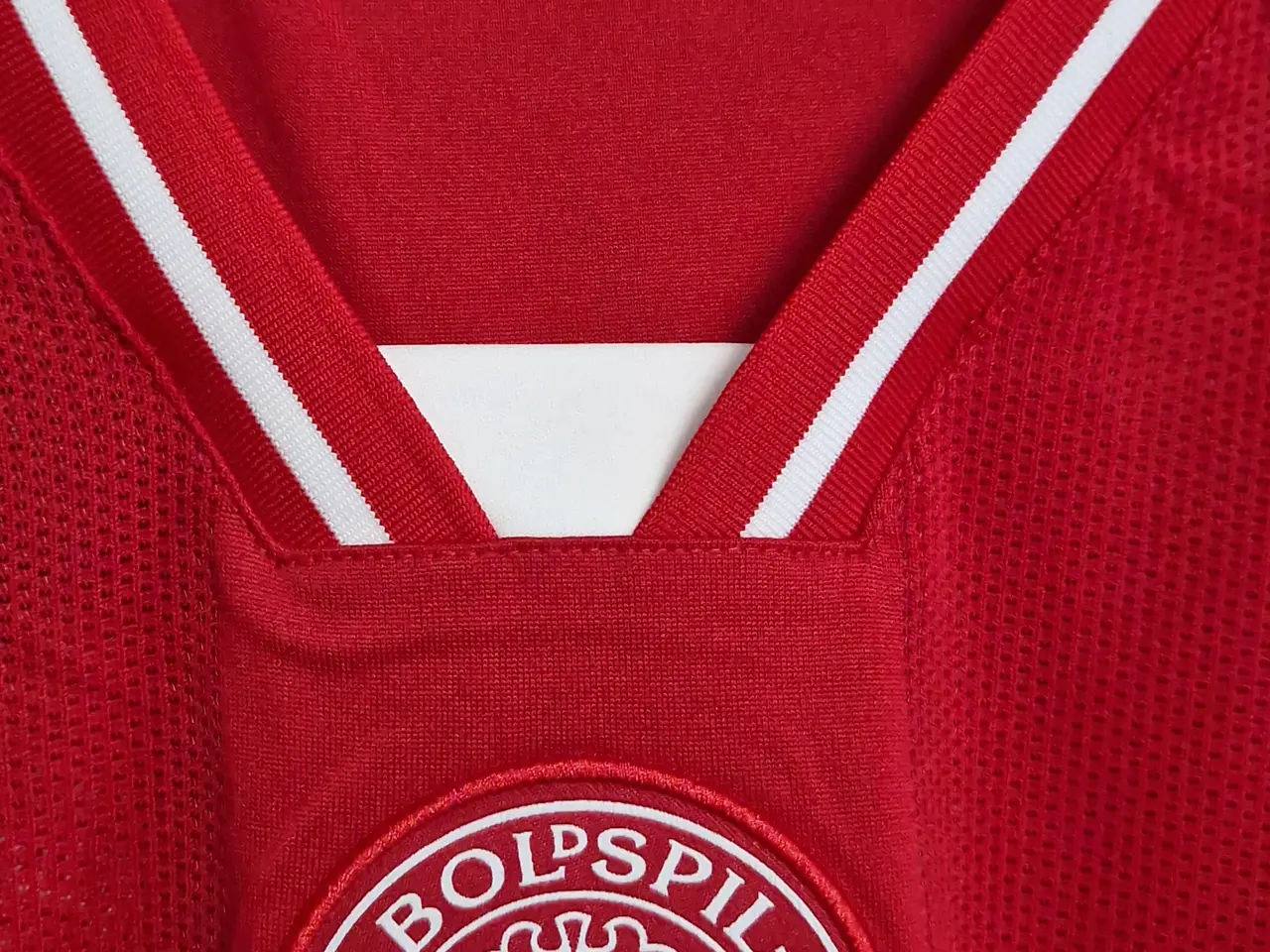 Billede 2 - Landsholdstrøje: DBU hjemmebanetrøje 2026 Str. 2XL
