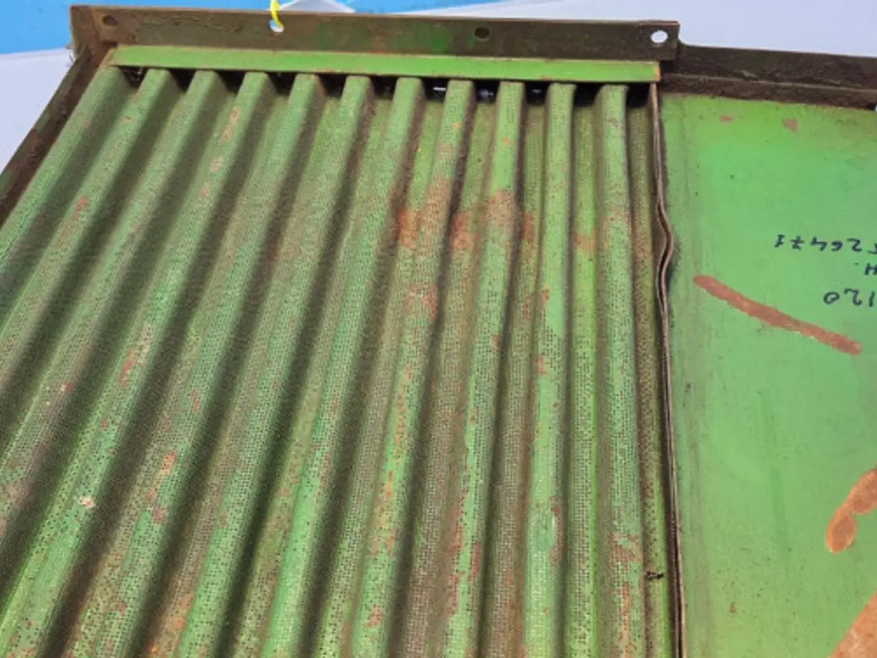 Billede 11 - John Deere 3120 Sideskærm L. AT26471