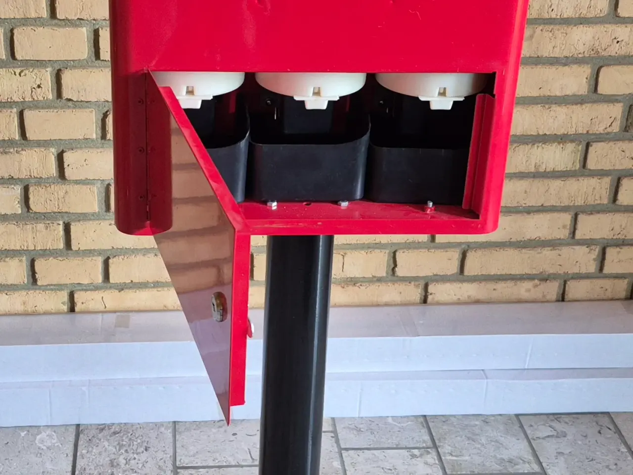 Billede 2 - Slikautomat med 3 separate rum.