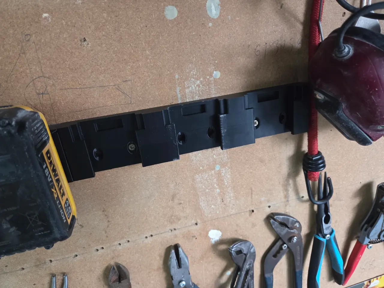 Billede 6 - Dewalt batteriholder til 3 batterier. 