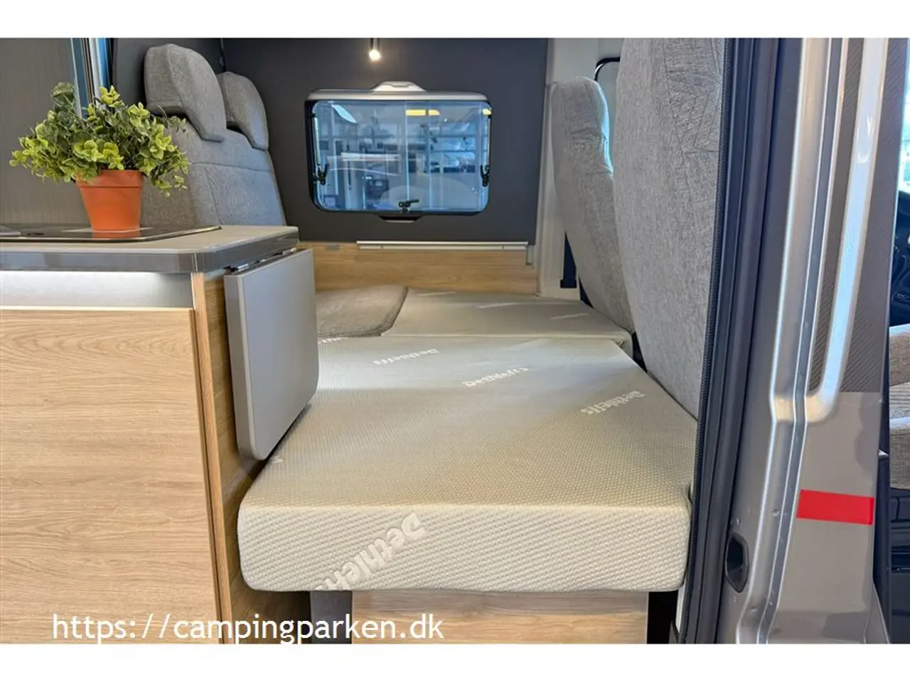 Billede 7 - 2024 - Dethleffs Globetrail 600 DR Advantage Smart Dethleffs camper van under 6 meter med dobbeltseng og automatgear