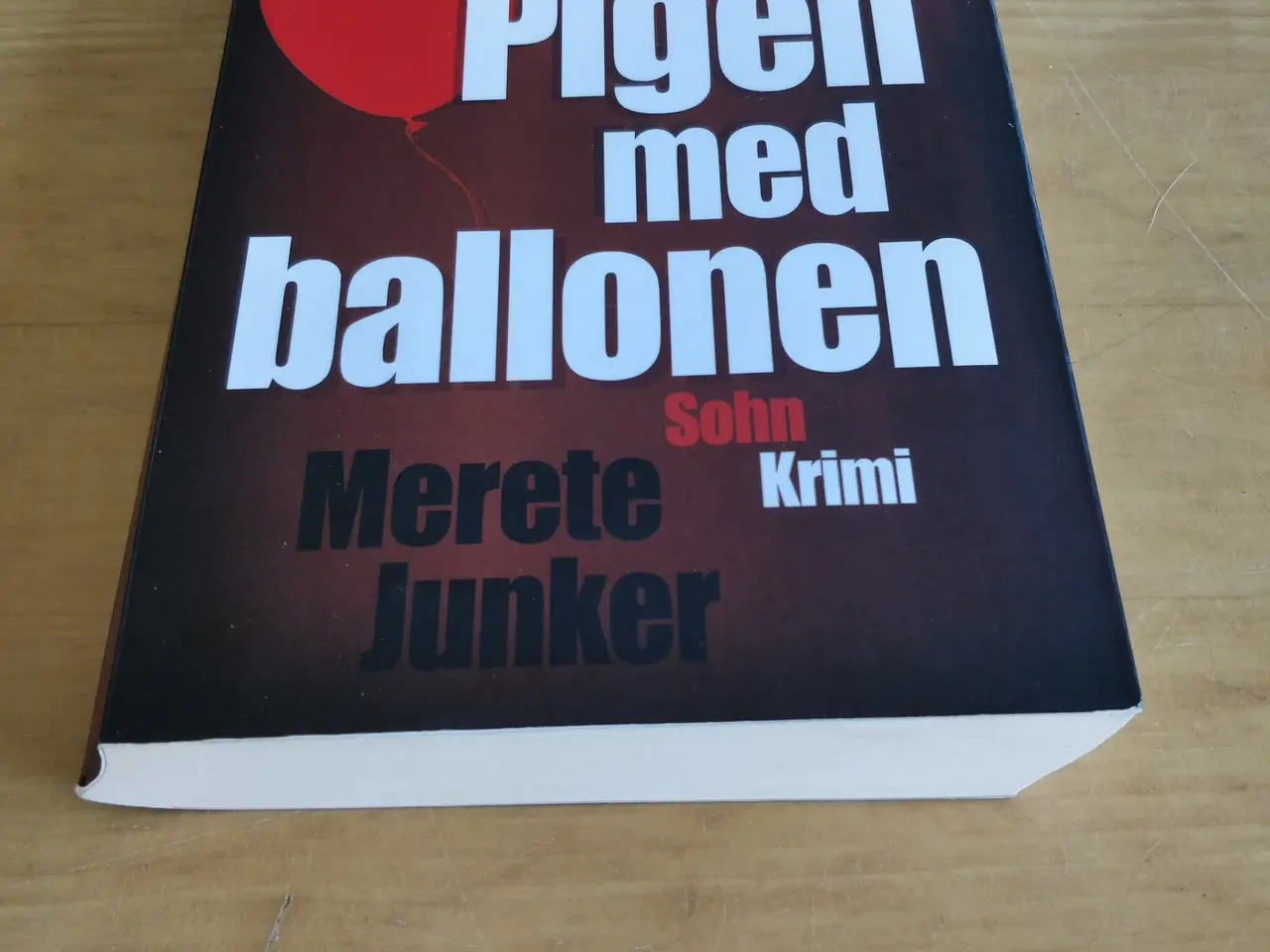 Billede 2 - Pigen med ballonen, Merete Junker