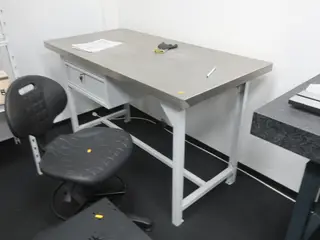 Arbejdsbord uden indhold JOTKEL