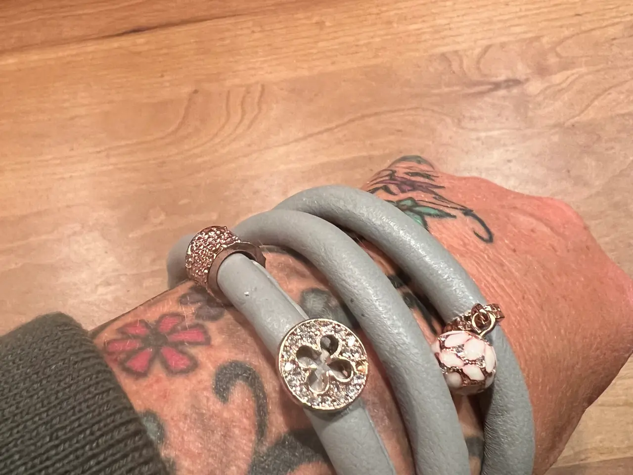 Billede 5 - Flot pilgrim armbånd med 3 charms