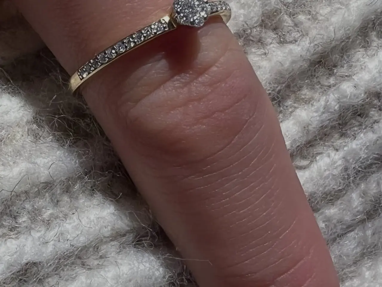 Billede 5 - Smuk feminin guld ring med diamanter