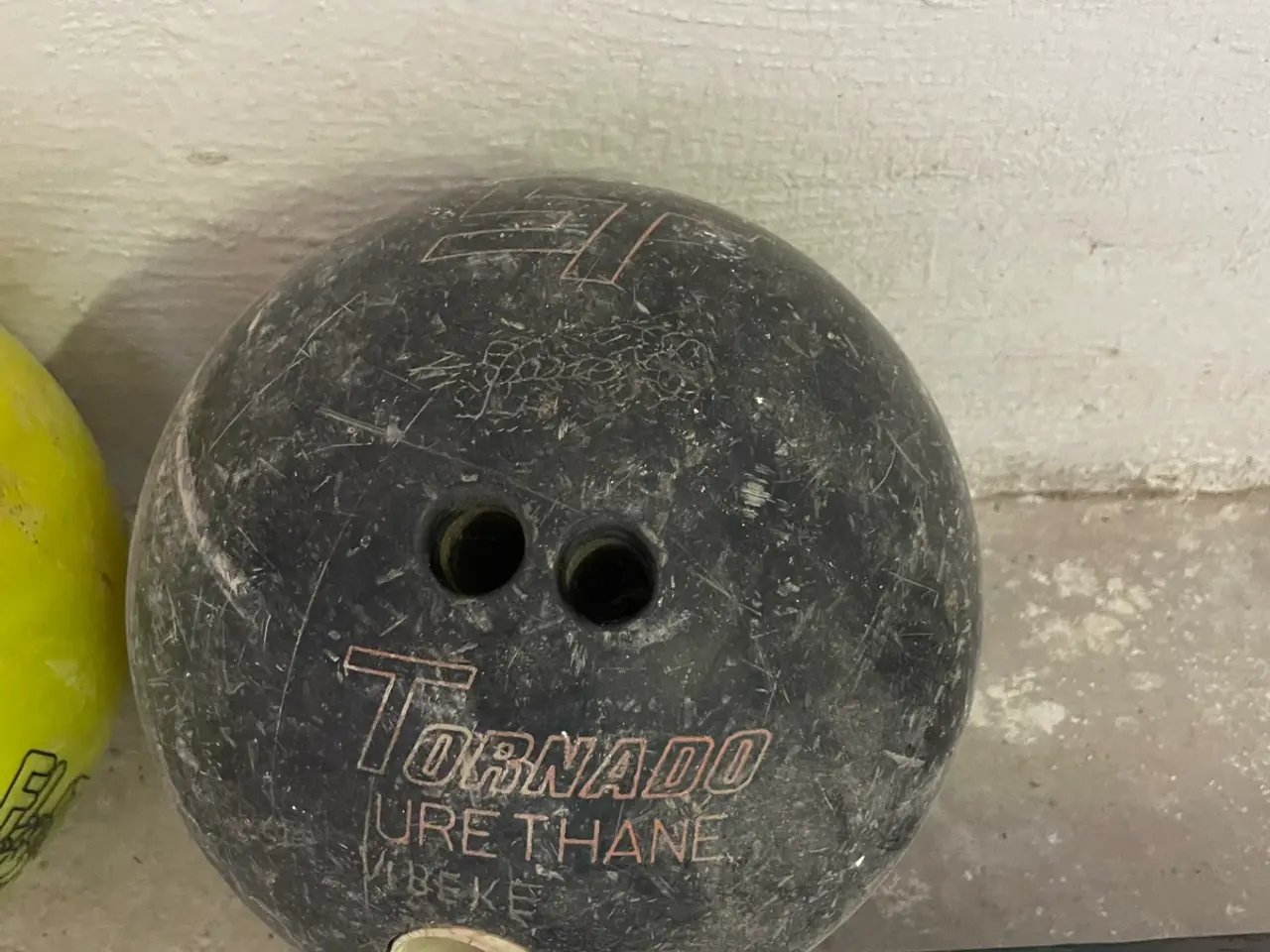 Billede 3 - Bowlingekugle 2 stk. ( prisen er for begge)