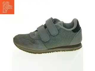 Brugte grå sneakers med velcrolukning fra Woden (str. 33 )