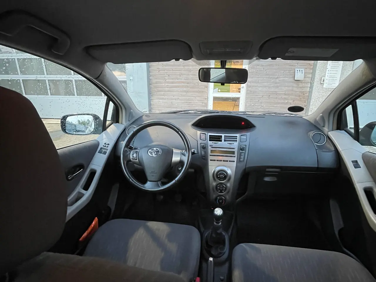 Billede 6 - TOYOTA YARIS 1,3 MAN 2010. 6-GEAR 