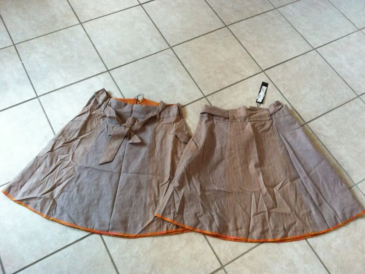 Billede 1 - Ny "st-martins" nederdel, str.L, 50kr
