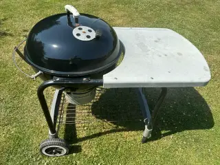 Weber kuglegrill med bord inkl. 2 ps. Grillkul 