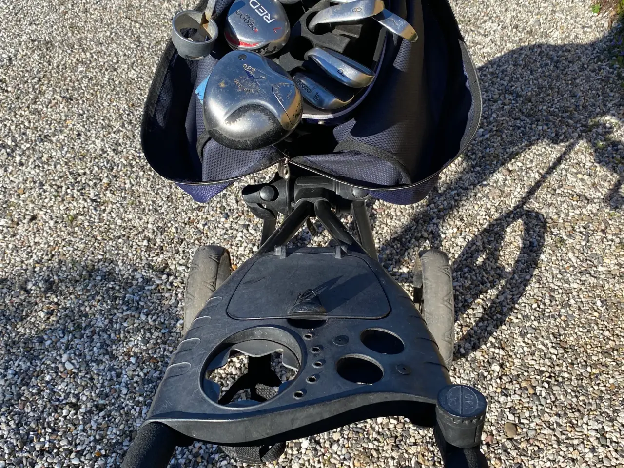 Billede 3 - Golfbag med bolde, drivere og køller og vogn