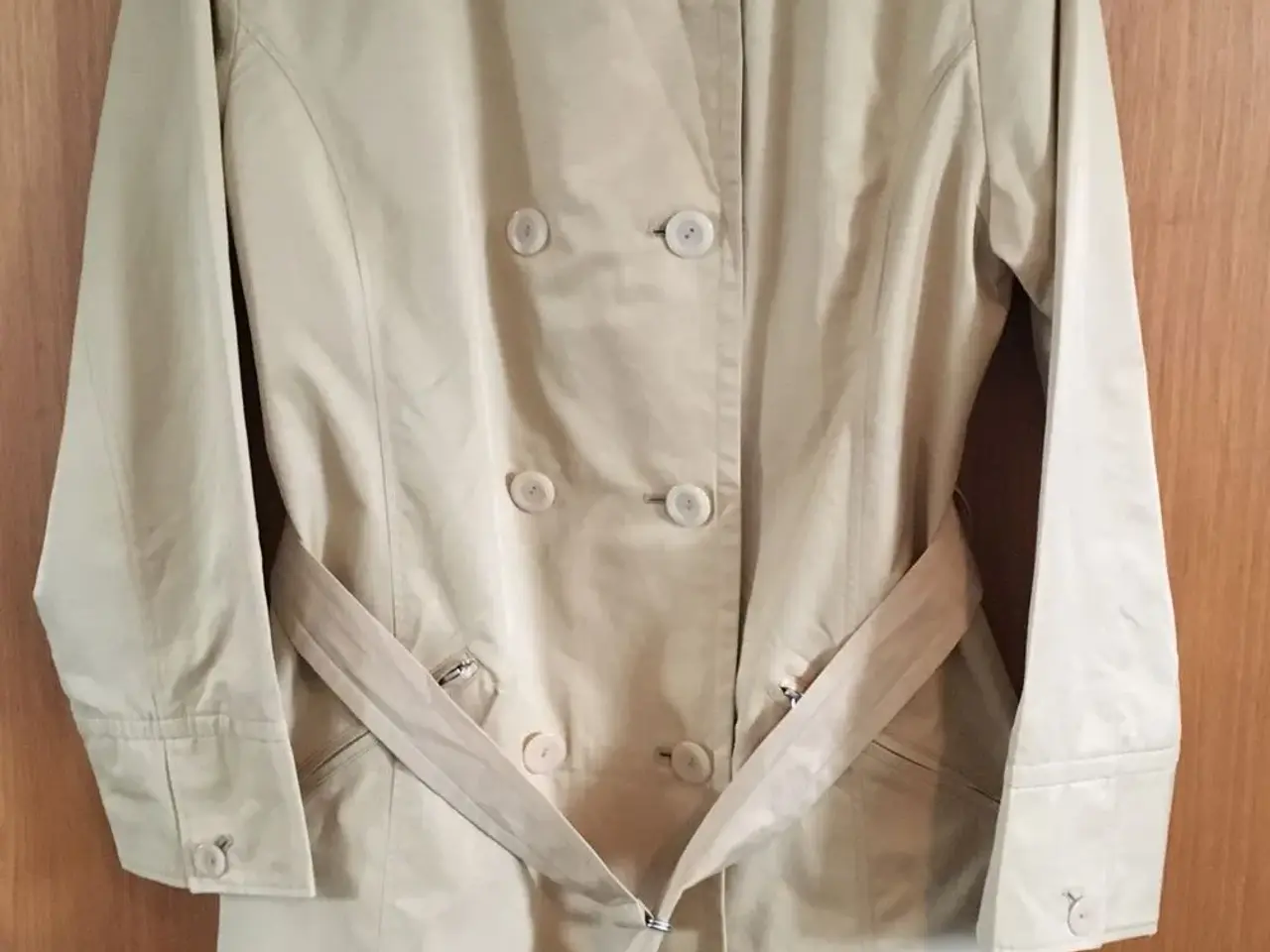 Billede 1 - Flotte beige jakke til salg