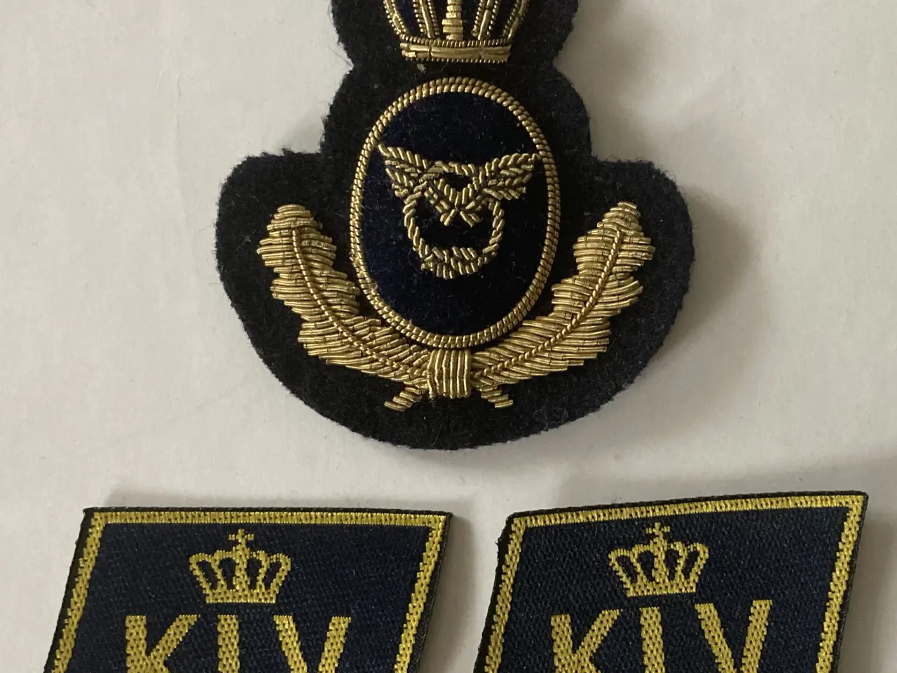 Billede 1 - Kasketmærke + 2 stofmærker Kbh. Lufthavns Politi