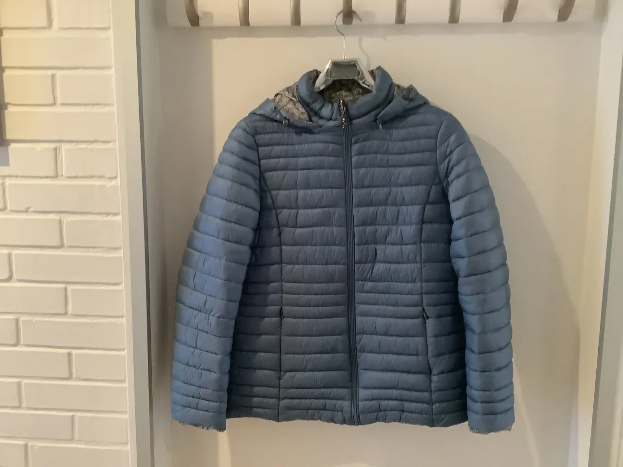 Billede 2 - Flot vendbar jakke, 2 i en - forårsjakken☀️