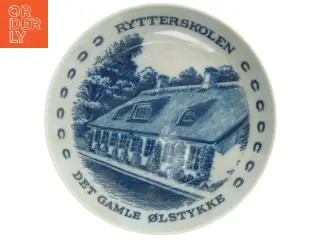 Mindeplatte Rytterskolen 1982 fra Lise Porcelain (str. Ø 19,5 cm)