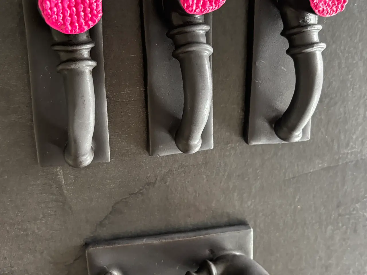 Billede 7 - Lakrids pibe med pink top håndlavet i keramik.