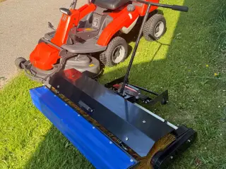 Husqvarna R214c med kost til. 