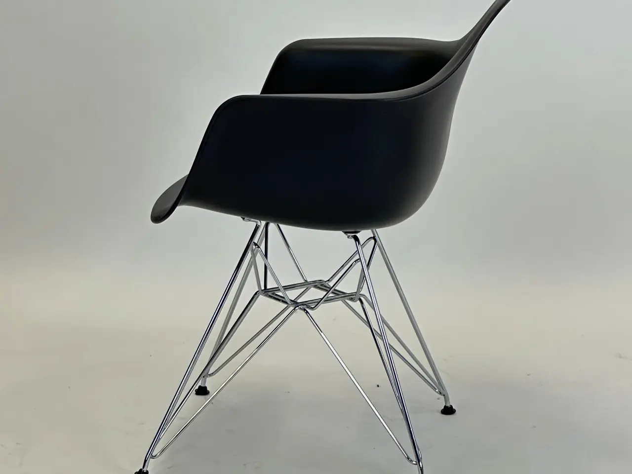 Billede 4 - Vitra Plastic Armchair DAR Stol – Sort Krom Stel