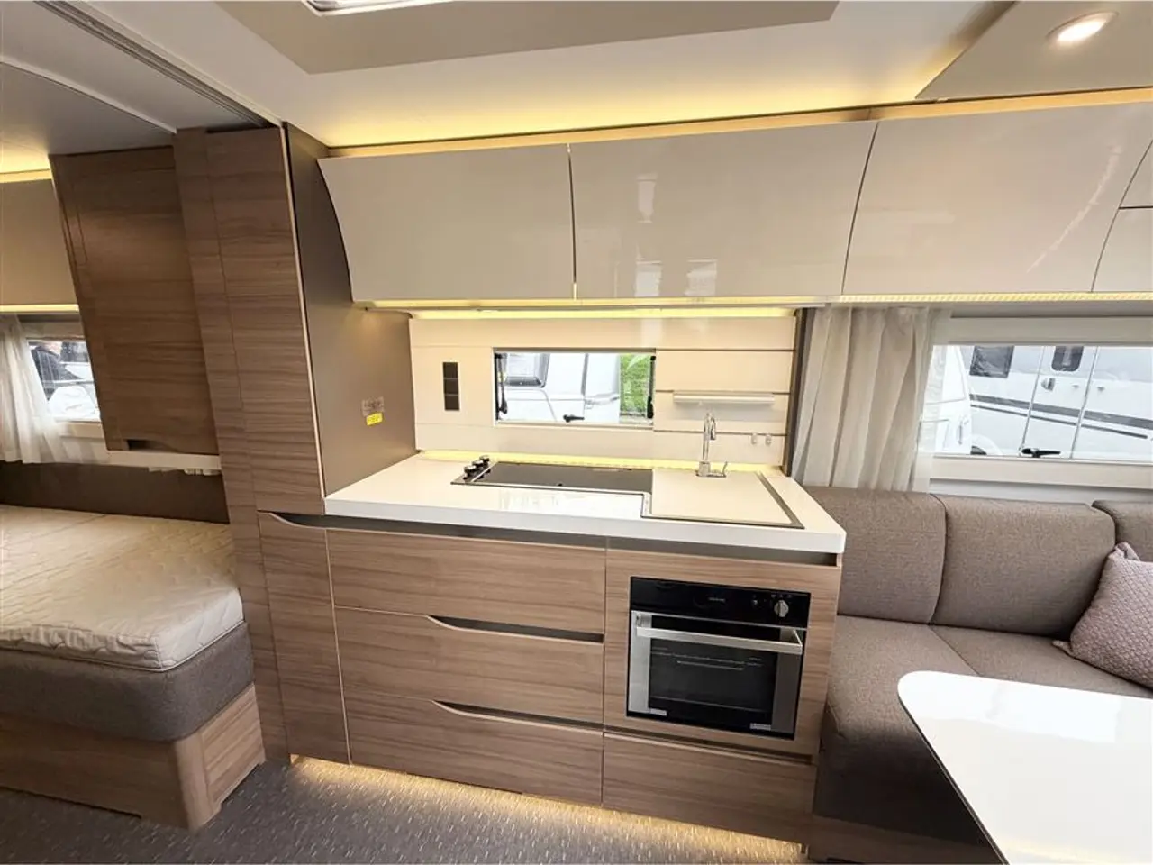 Billede 11 - 2016 - Adria Alpina 613 UT   Enkeltsenge-Endebad-Alde-Gulvvarme-Mover