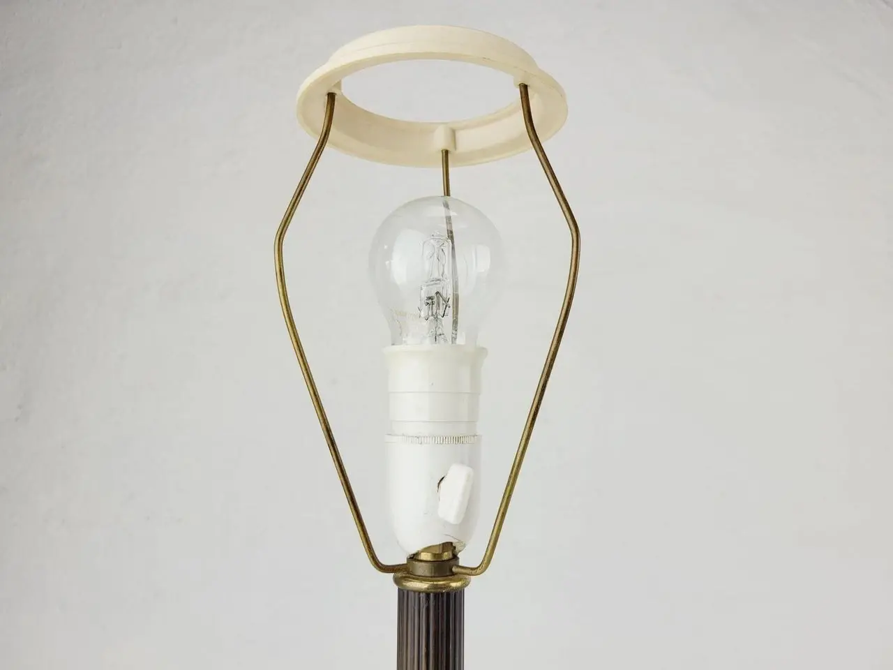 Billede 3 - ⭐️ Elegant bordlampe i messing i en fortryllende E