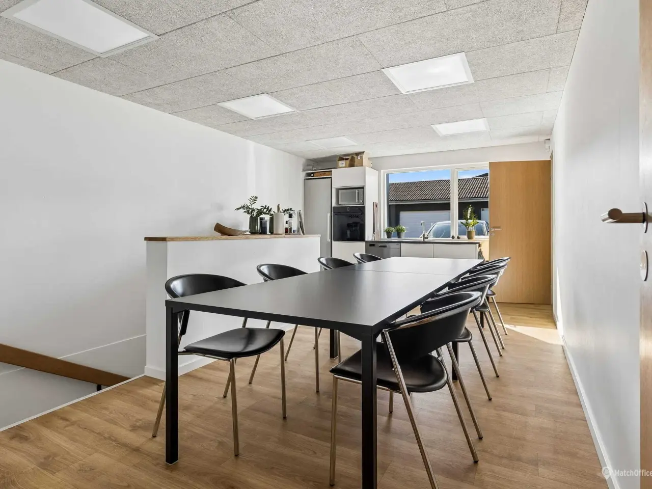 Billede 8 - Velindrettet erhvervsejendom med moderne kontor og rummelig