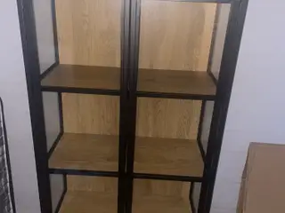 Glas vitrine fra jysk