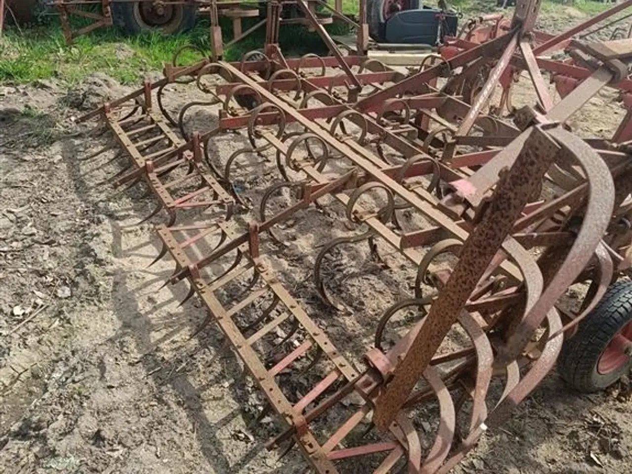 Billede 2 - Kongskilde såbedsharve ca. 4,4 meter