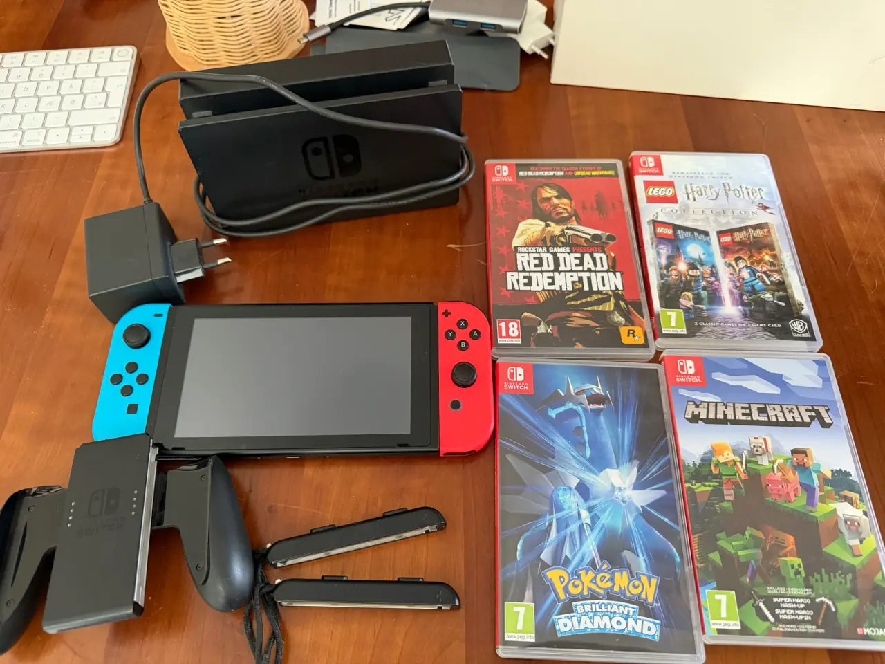 Billede 1 - Nintendo Switch med alt udstyr og 4 fede spil